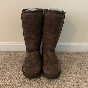 *like new* UGG Classic Tall II Boots - Chocolate
